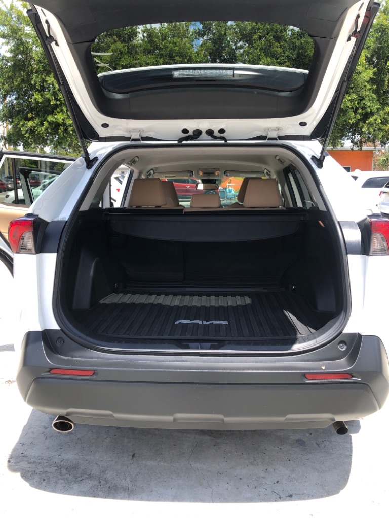 Photo 8 of this TOYOTA RAV4