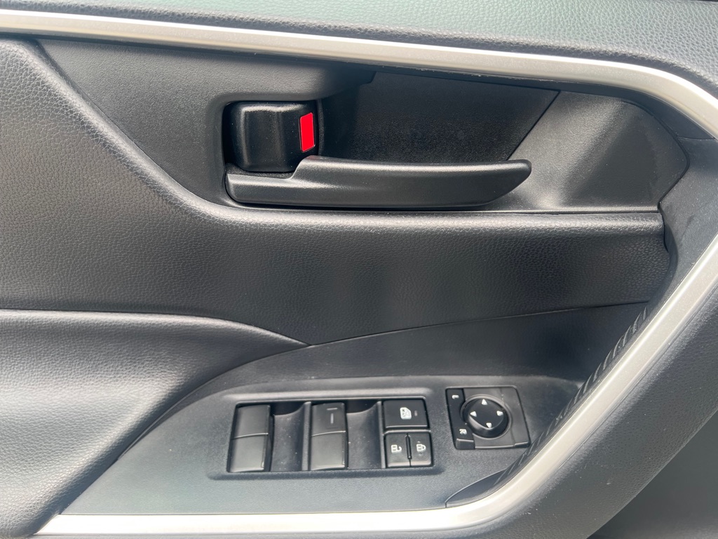 Photo 28 of this TOYOTA RAV4