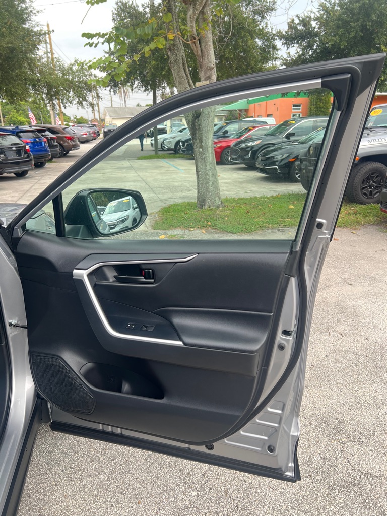 Photo 13 of this TOYOTA RAV4