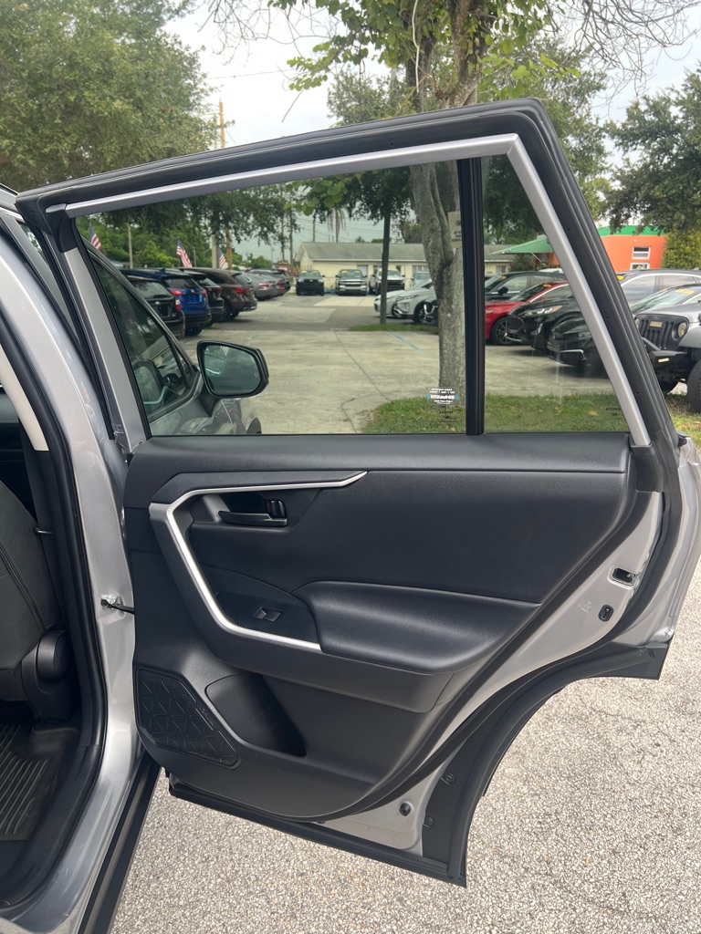 Photo 16 of this TOYOTA RAV4