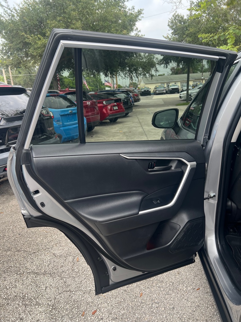 Photo 18 of this TOYOTA RAV4