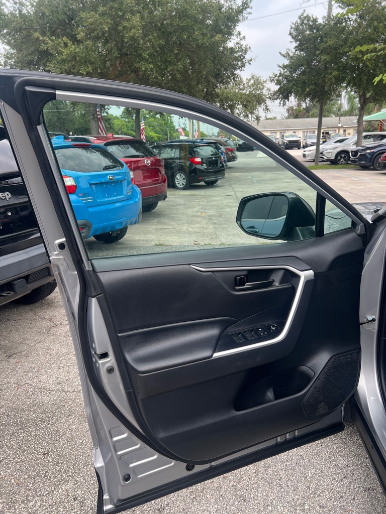 Photo 27 of this TOYOTA RAV4