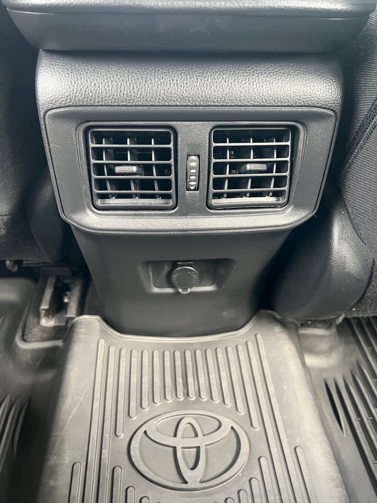 Photo 21 of this TOYOTA RAV4