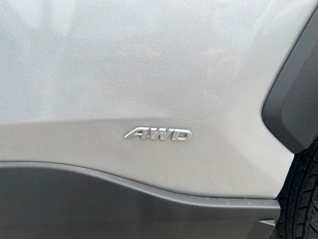 Photo 39 of this TOYOTA RAV4