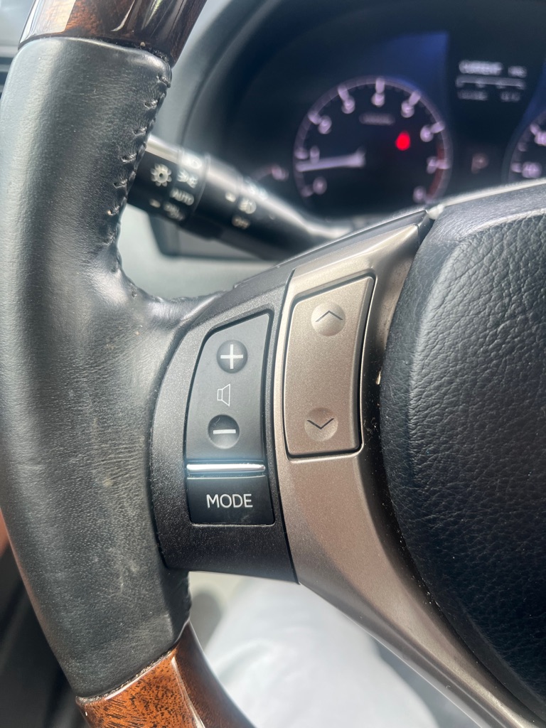 Photo 29 of this LEXUS RX