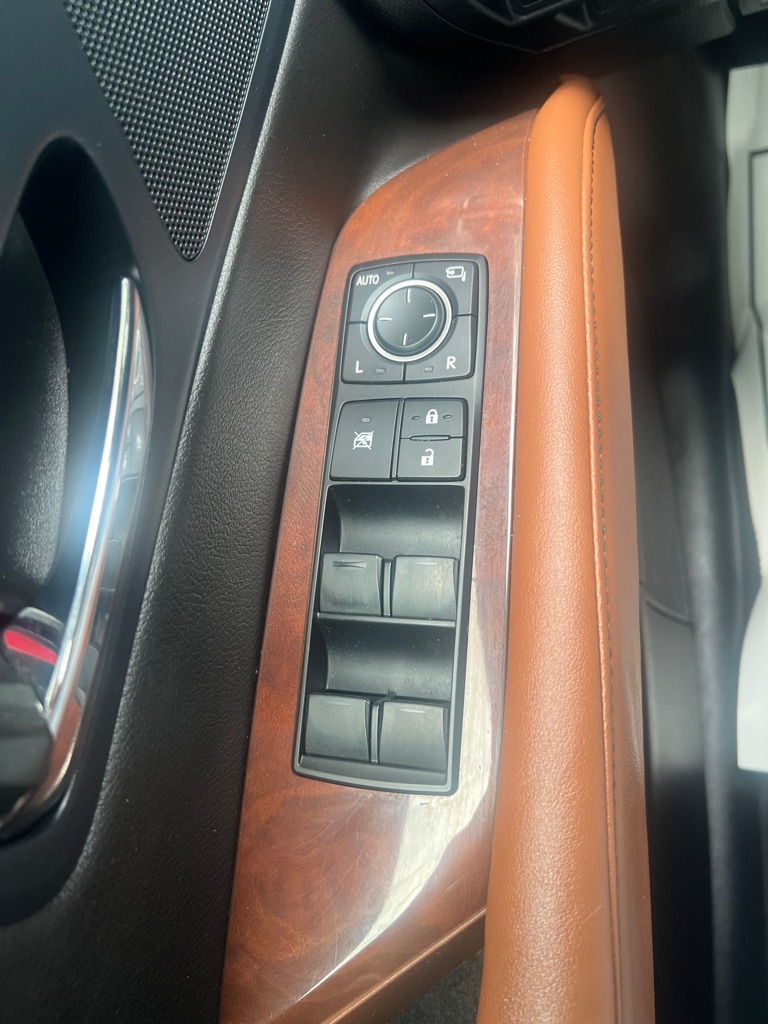 Photo 26 of this LEXUS RX