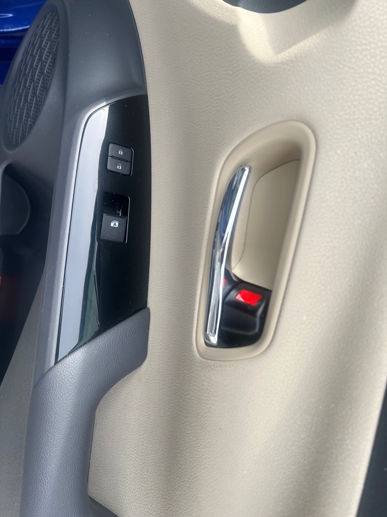Photo 39 of this TOYOTA PRIUS