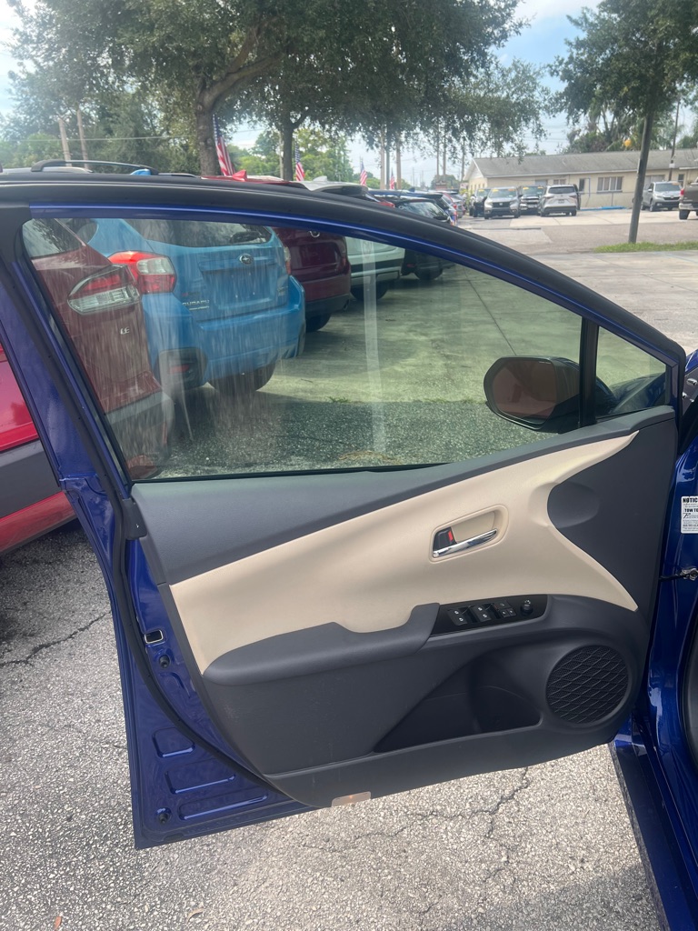 Photo 46 of this TOYOTA PRIUS