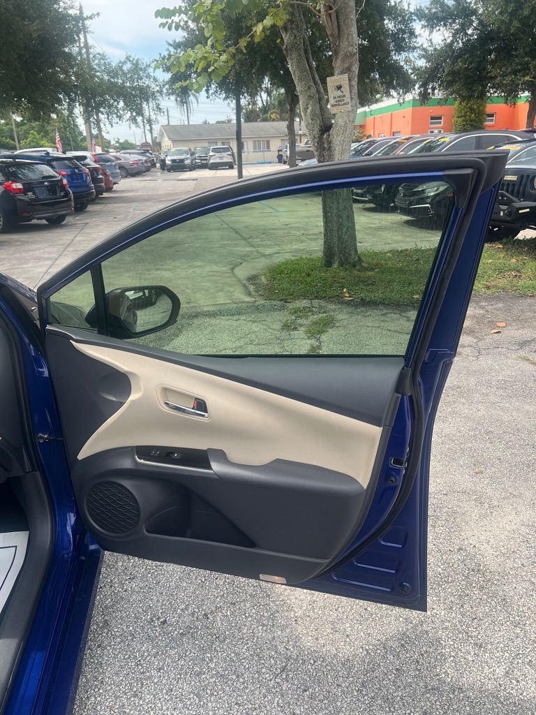 Photo 38 of this TOYOTA PRIUS