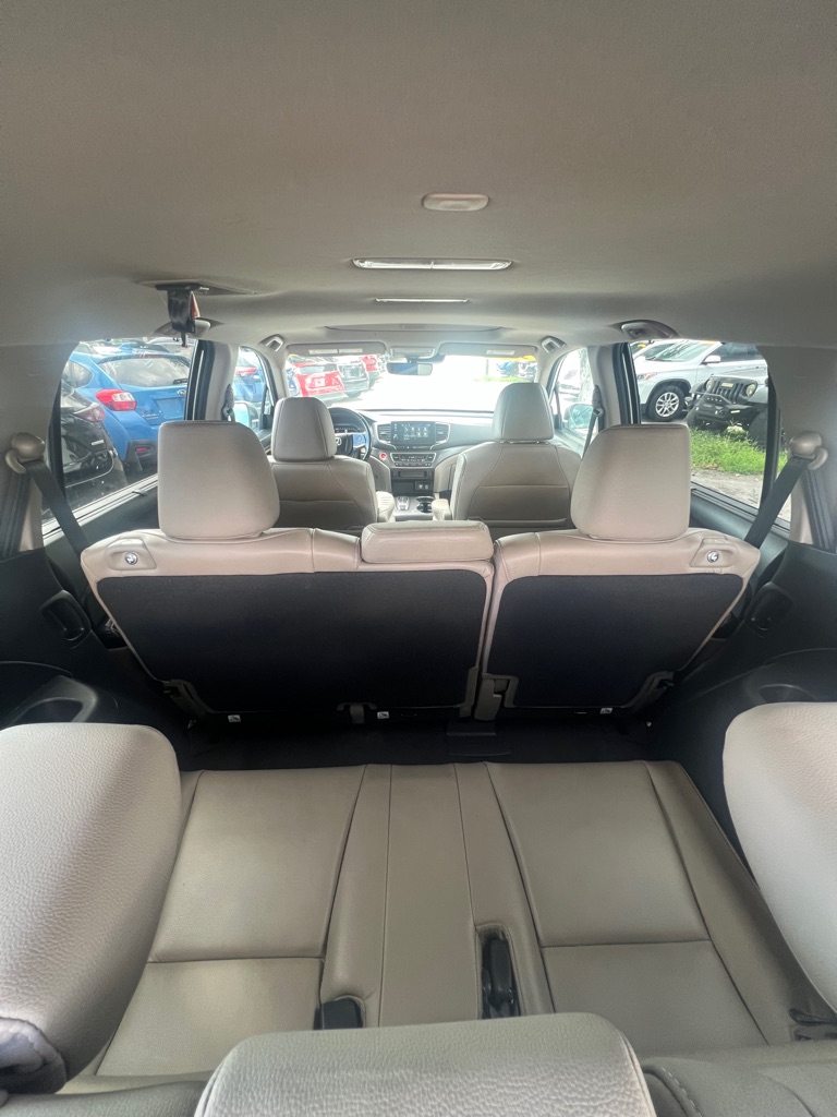 Photo 12 of this HONDA PILOT