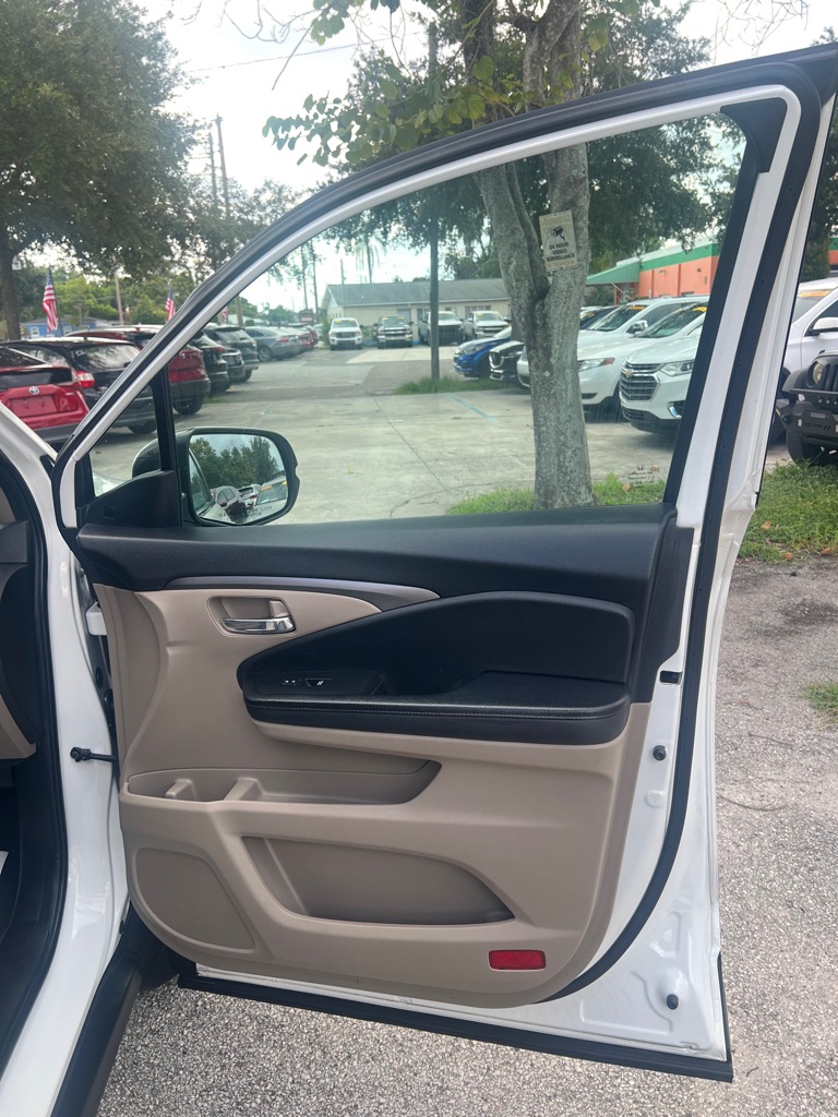 Photo 16 of this HONDA PILOT