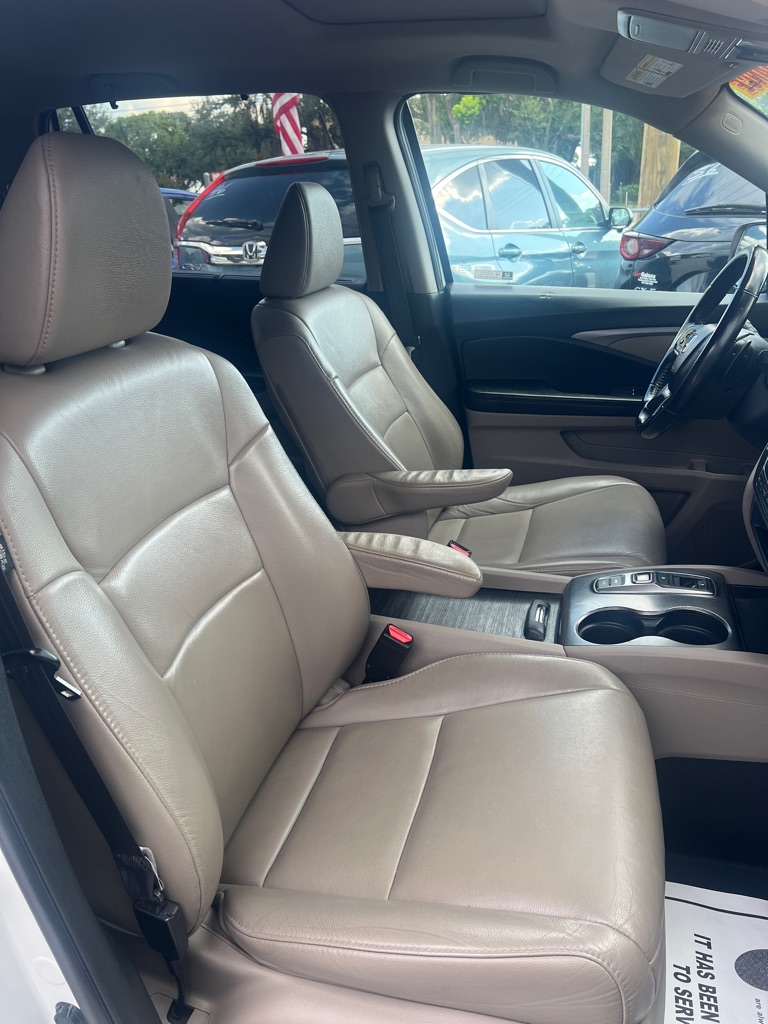 Photo 17 of this HONDA PILOT