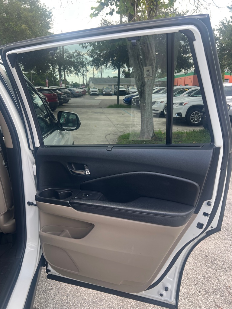 Photo 18 of this HONDA PILOT