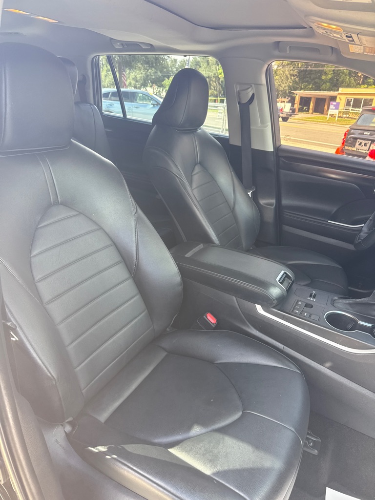 Photo 7 of this TOYOTA HIGHLANDER