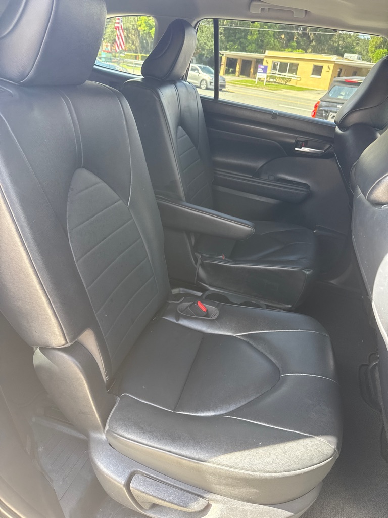 Photo 10 of this TOYOTA HIGHLANDER
