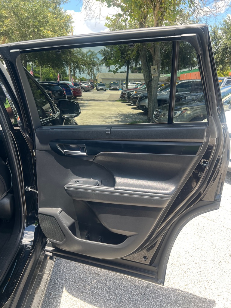 Photo 48 of this TOYOTA HIGHLANDER