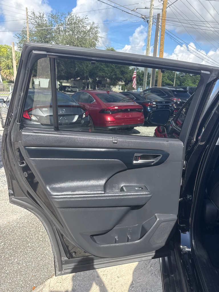 Photo 22 of this TOYOTA HIGHLANDER