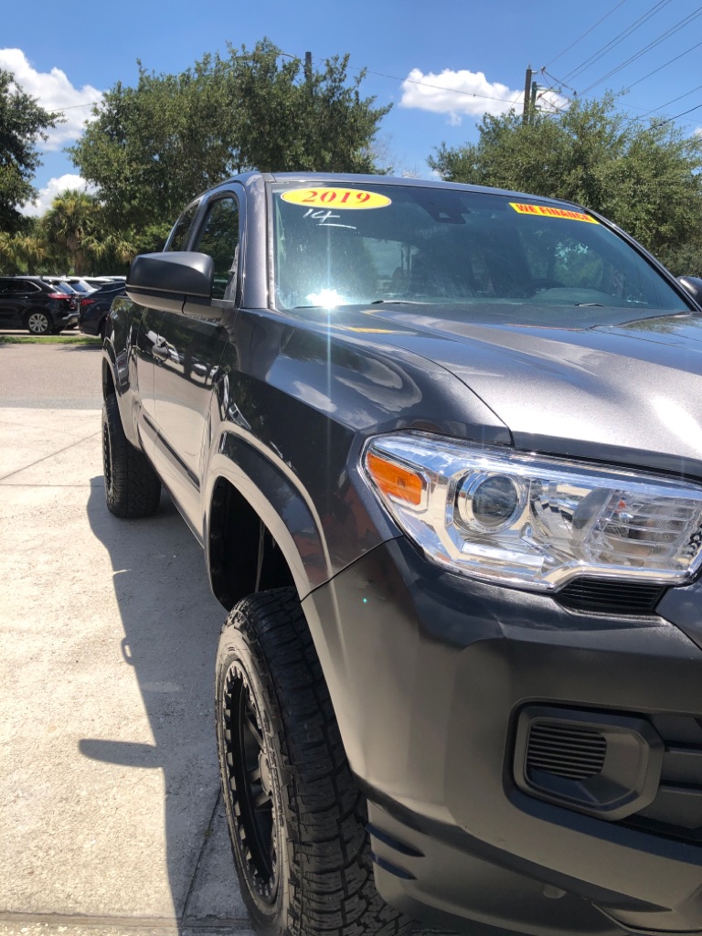 Photo 21 of this TOYOTA TACOMA