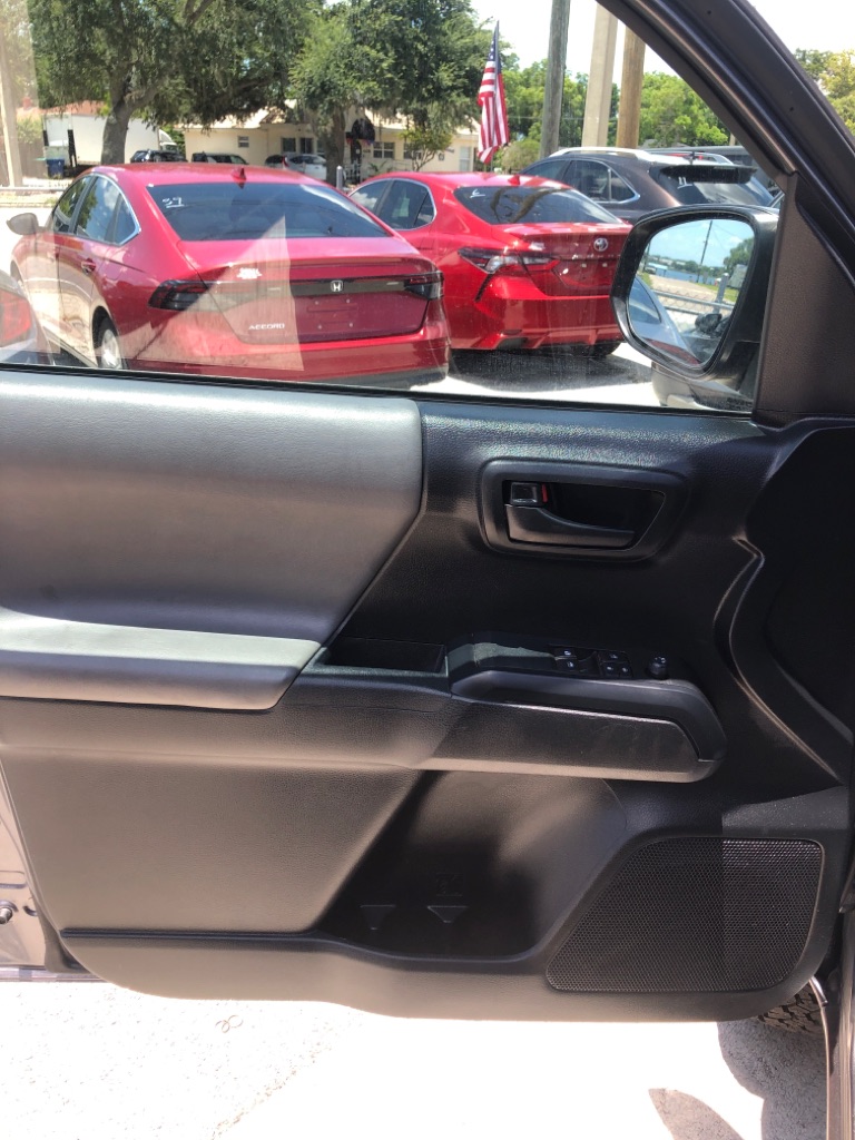 Photo 16 of this TOYOTA TACOMA