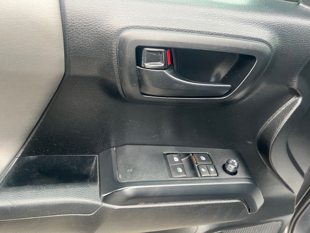 Photo 41 of this TOYOTA TACOMA