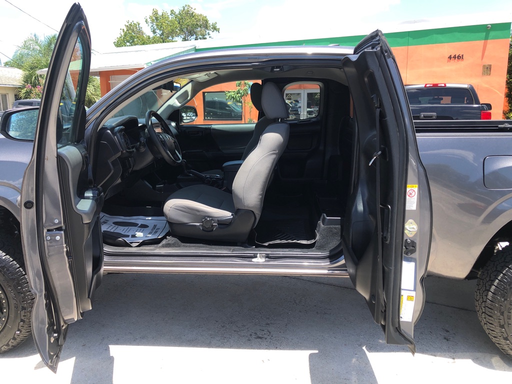 Photo 18 of this TOYOTA TACOMA