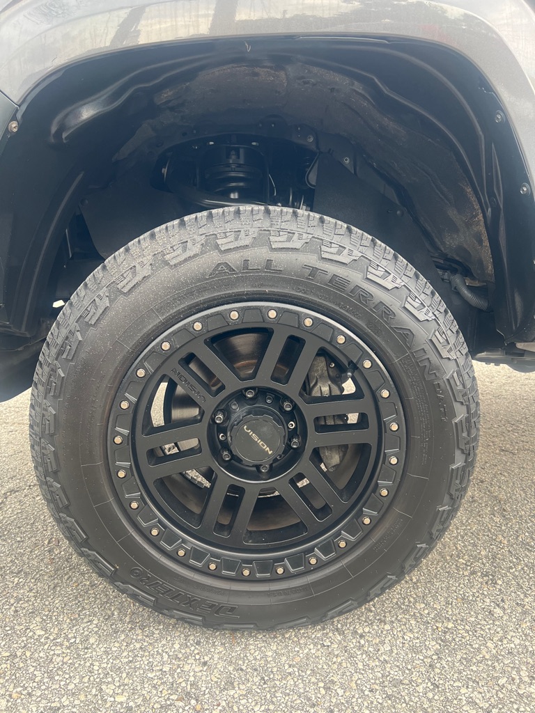 Photo 27 of this TOYOTA TACOMA