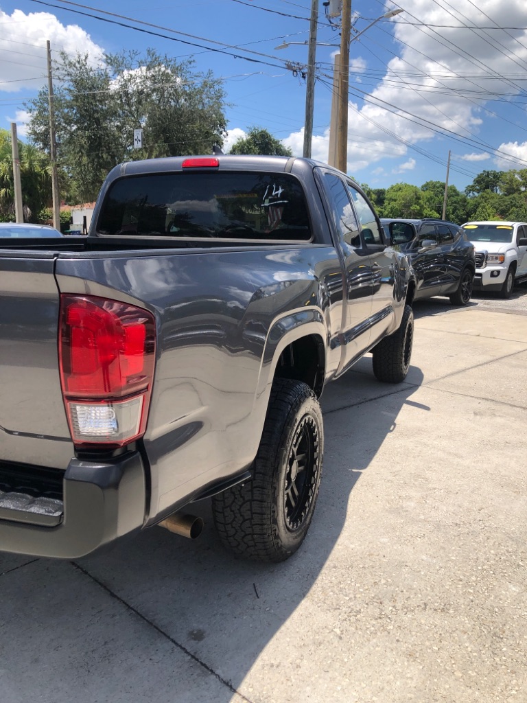 Photo 22 of this TOYOTA TACOMA