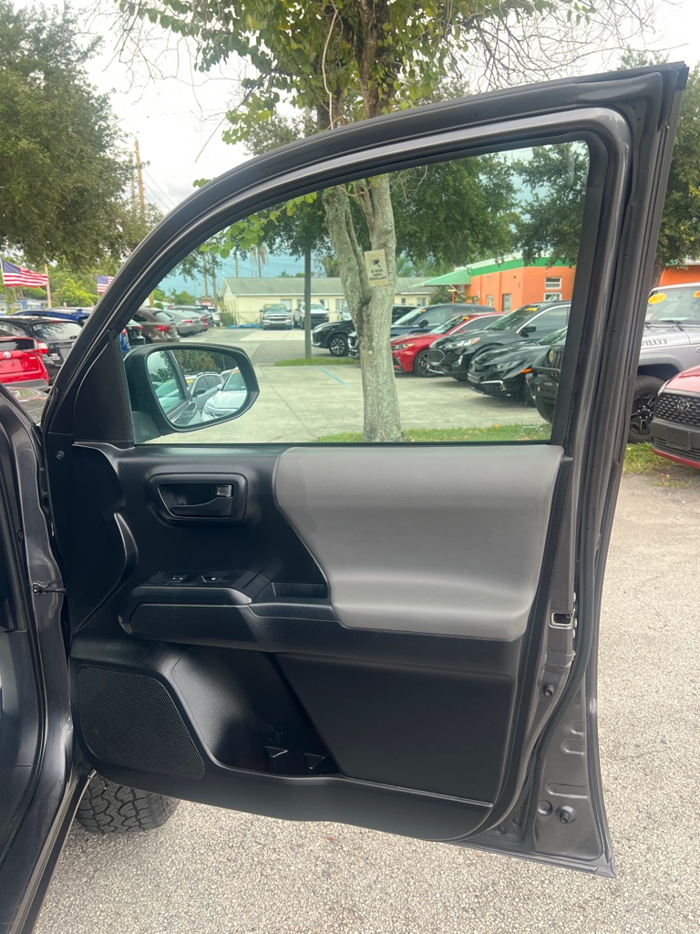 Photo 34 of this TOYOTA TACOMA