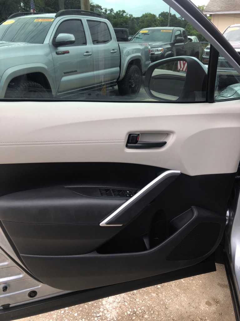 Photo 13 of this TOYOTA COROLLA CROSS