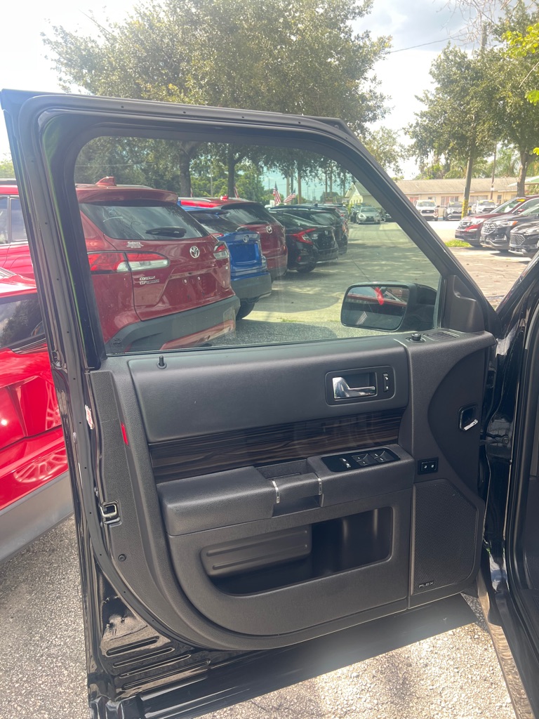 Photo 28 of this FORD FLEX