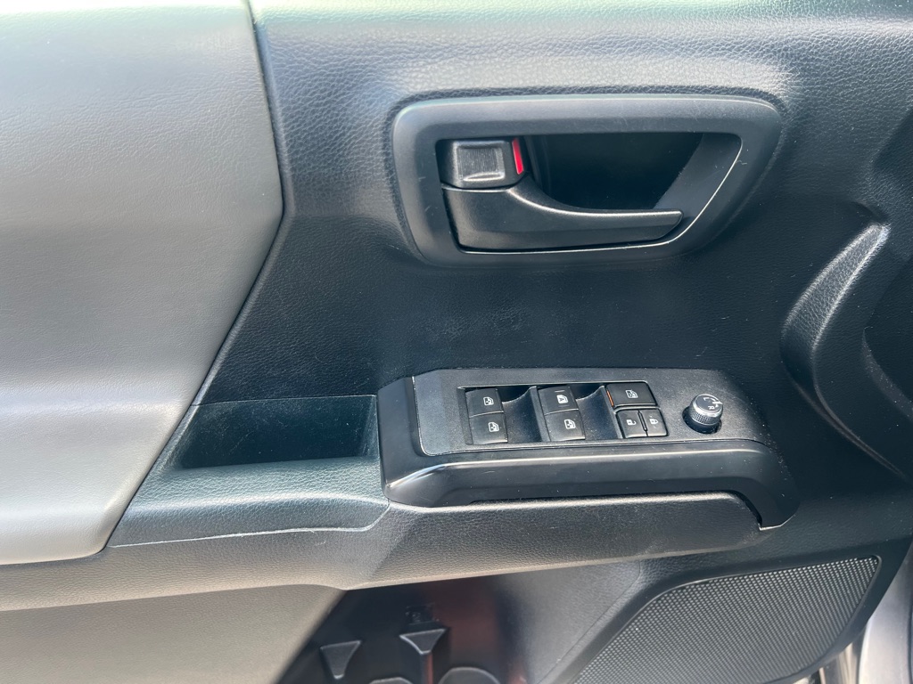 Photo 25 of this TOYOTA TACOMA