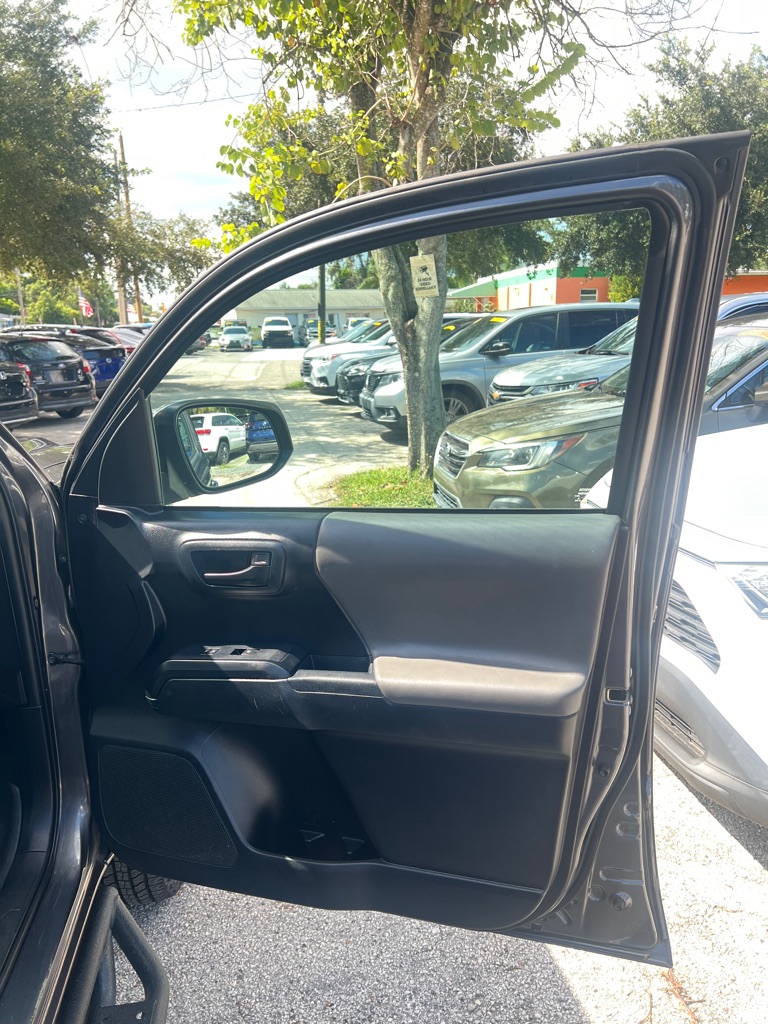 Photo 11 of this TOYOTA TACOMA