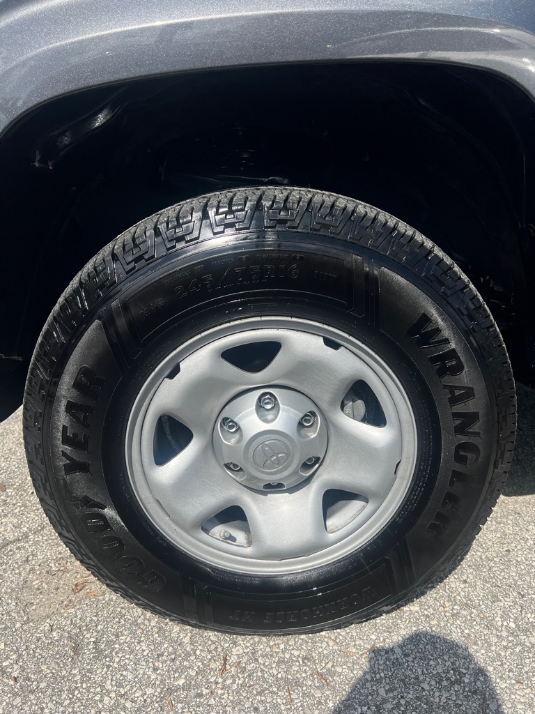 Photo 4 of this TOYOTA TACOMA