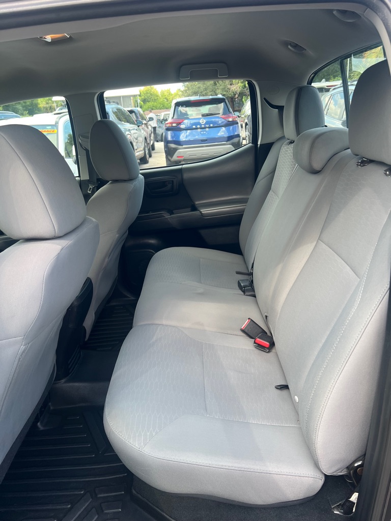 Photo 17 of this TOYOTA TACOMA