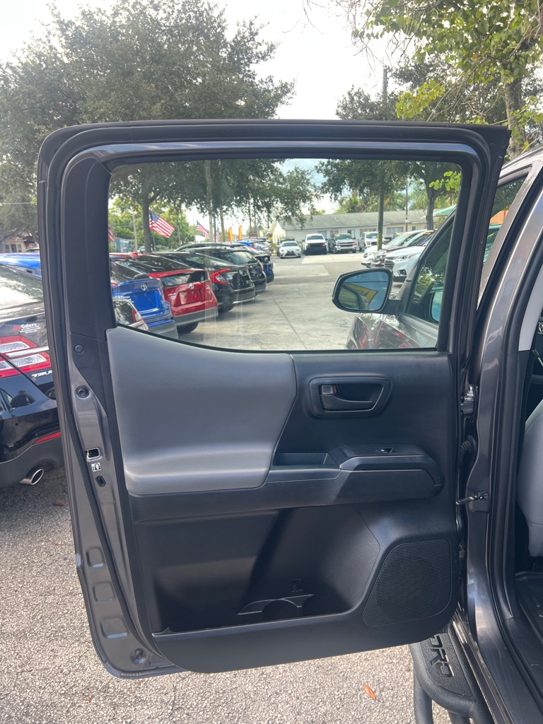 Photo 16 of this TOYOTA TACOMA
