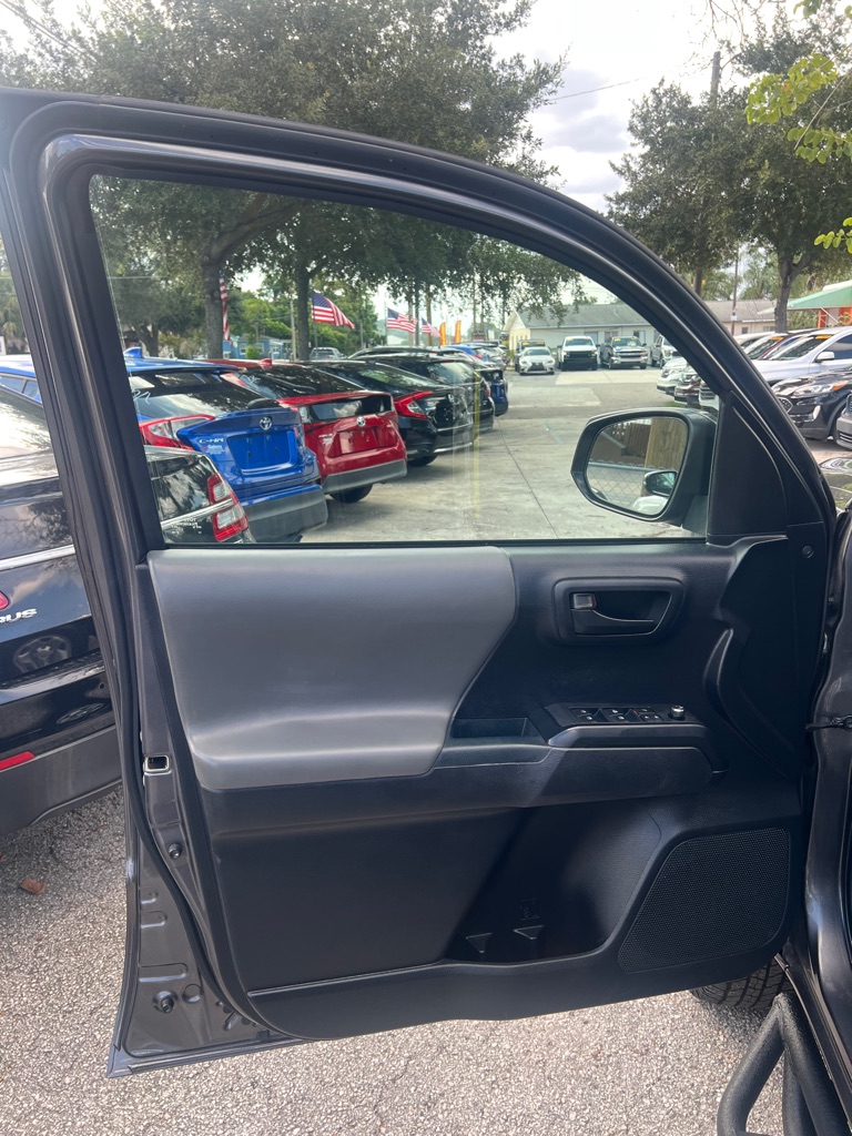 Photo 24 of this TOYOTA TACOMA