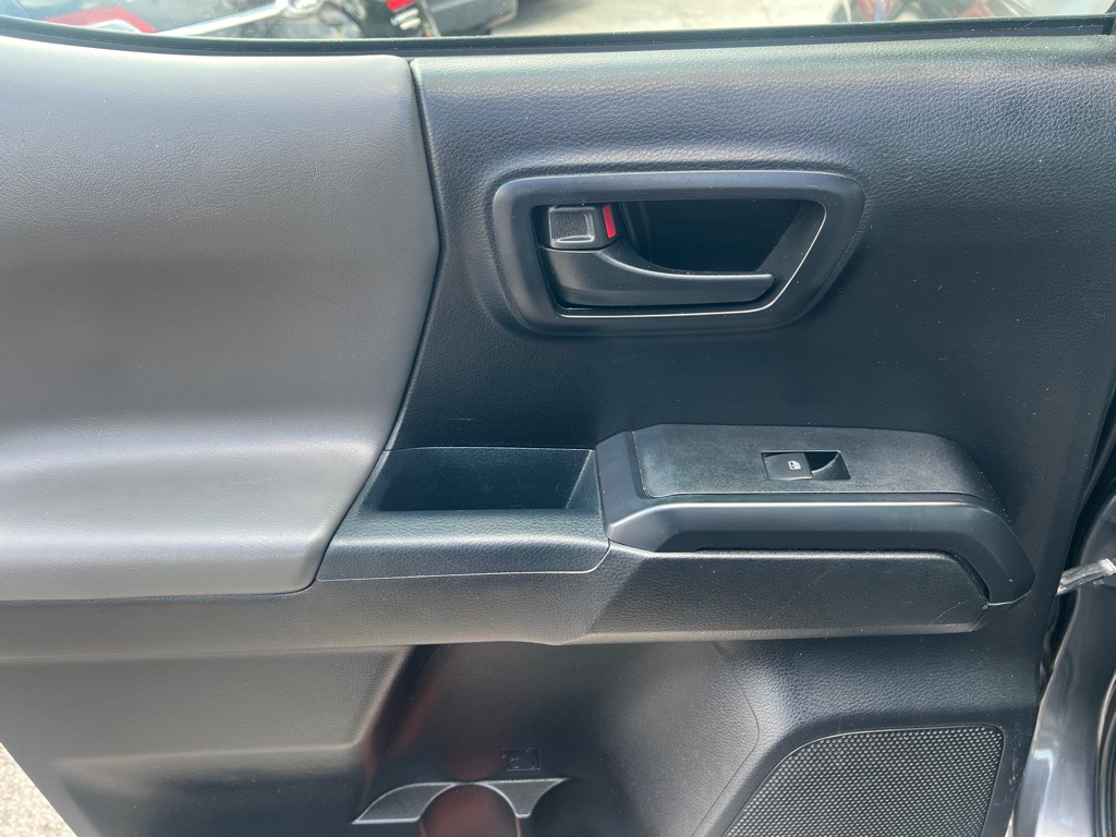 Photo 18 of this TOYOTA TACOMA