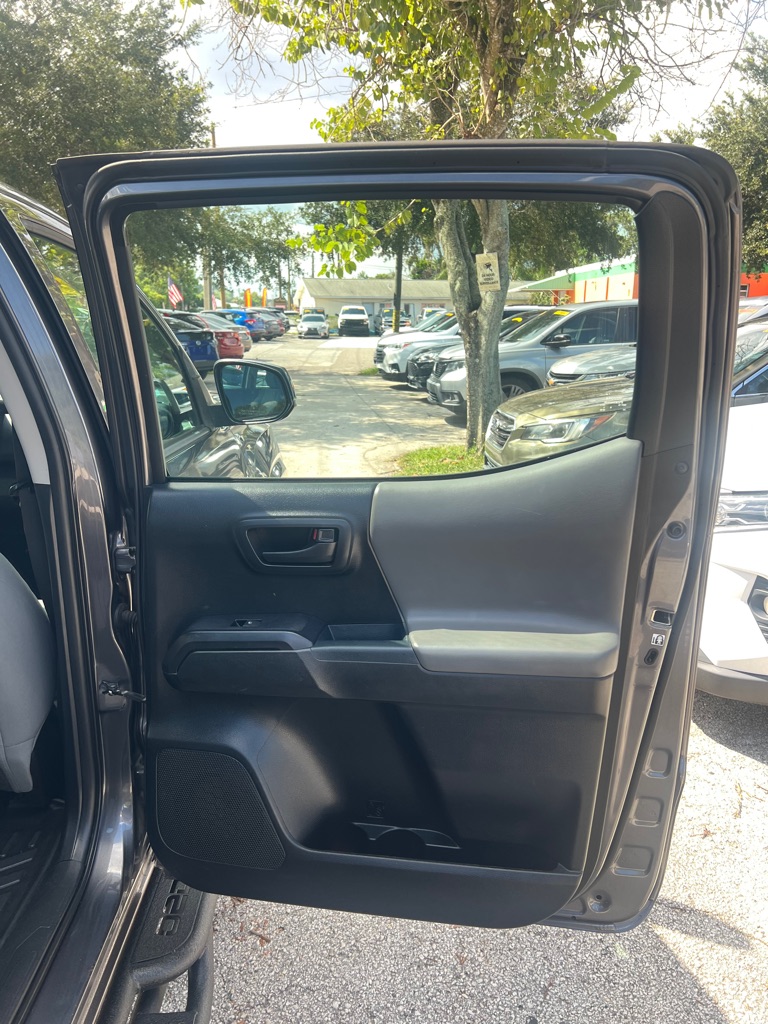 Photo 14 of this TOYOTA TACOMA