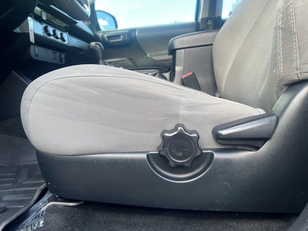 Photo 27 of this TOYOTA TACOMA