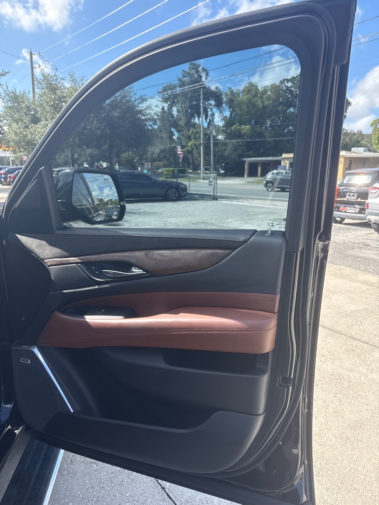 Photo 6 of this CADILLAC ESCALADE