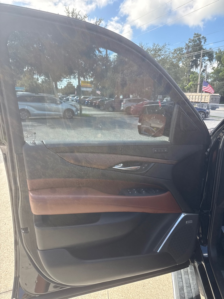 Photo 26 of this CADILLAC ESCALADE