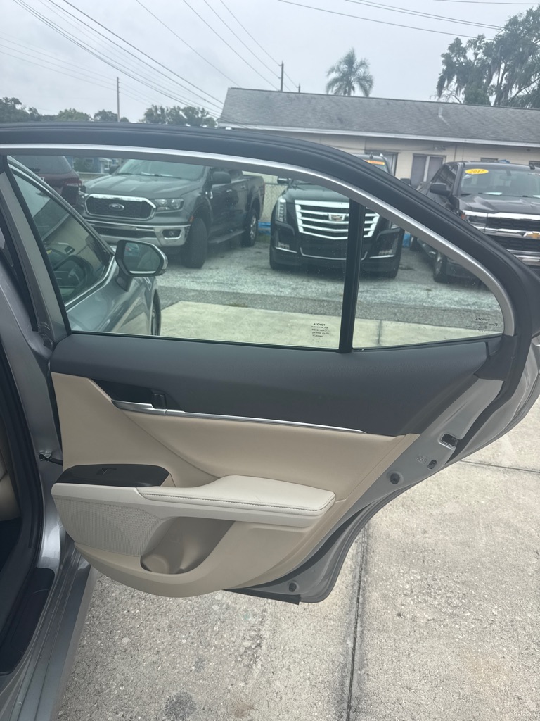 Photo 9 of this TOYOTA CAMRY