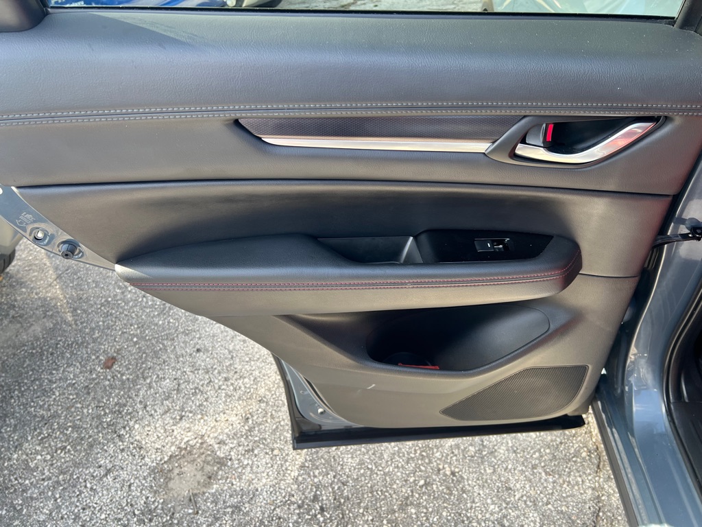 Photo 21 of this MAZDA CX-5