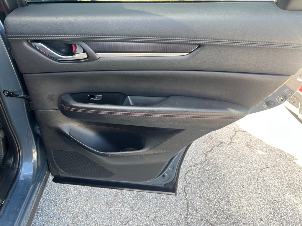 Photo 19 of this MAZDA CX-5