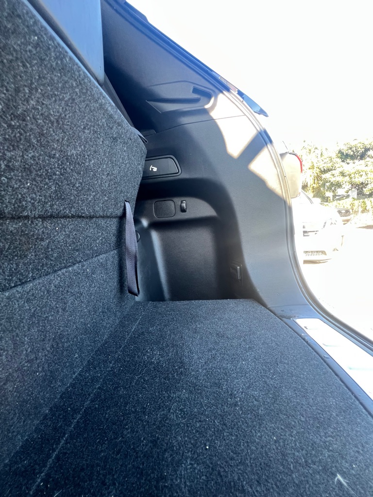 Photo 12 of this MITSUBISHI OUTLANDER