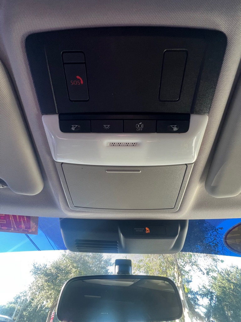 Photo 43 of this MITSUBISHI OUTLANDER