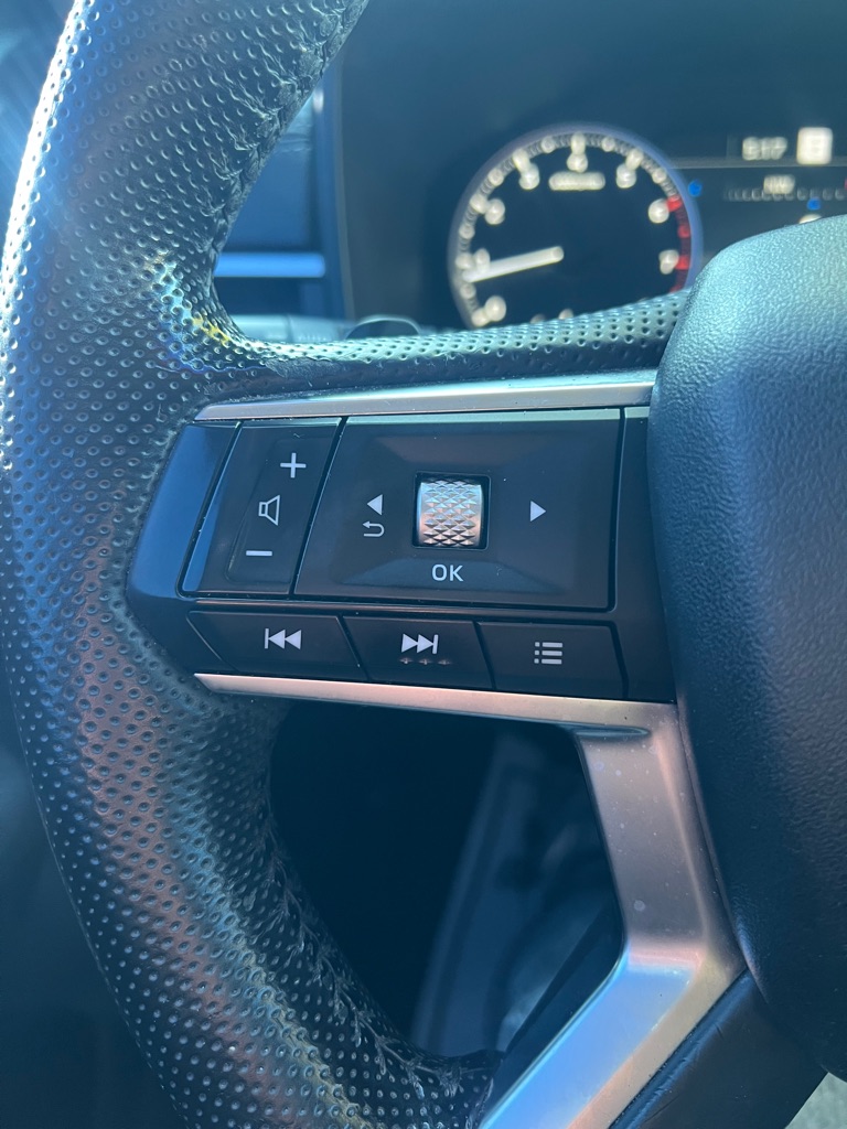 Photo 38 of this MITSUBISHI OUTLANDER