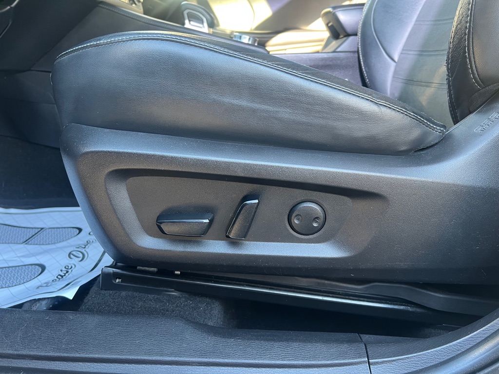 Photo 29 of this MITSUBISHI OUTLANDER