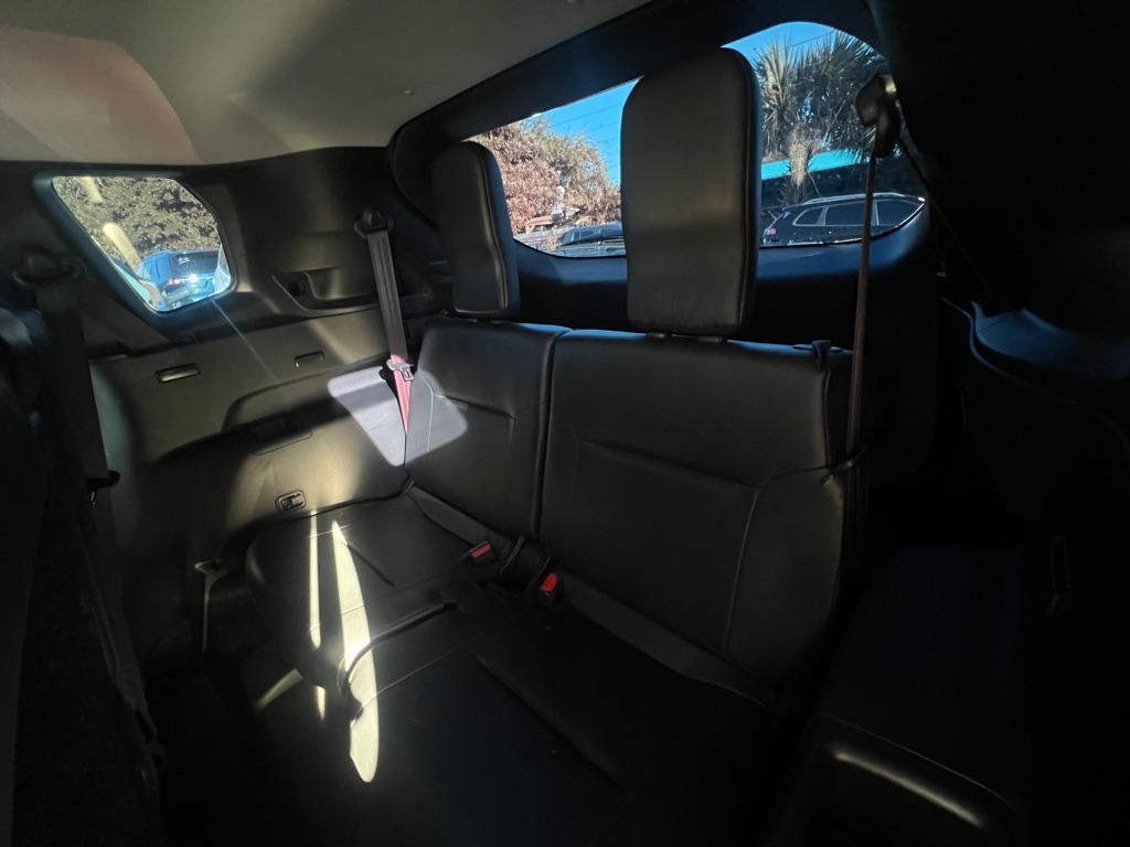 Photo 26 of this MITSUBISHI OUTLANDER