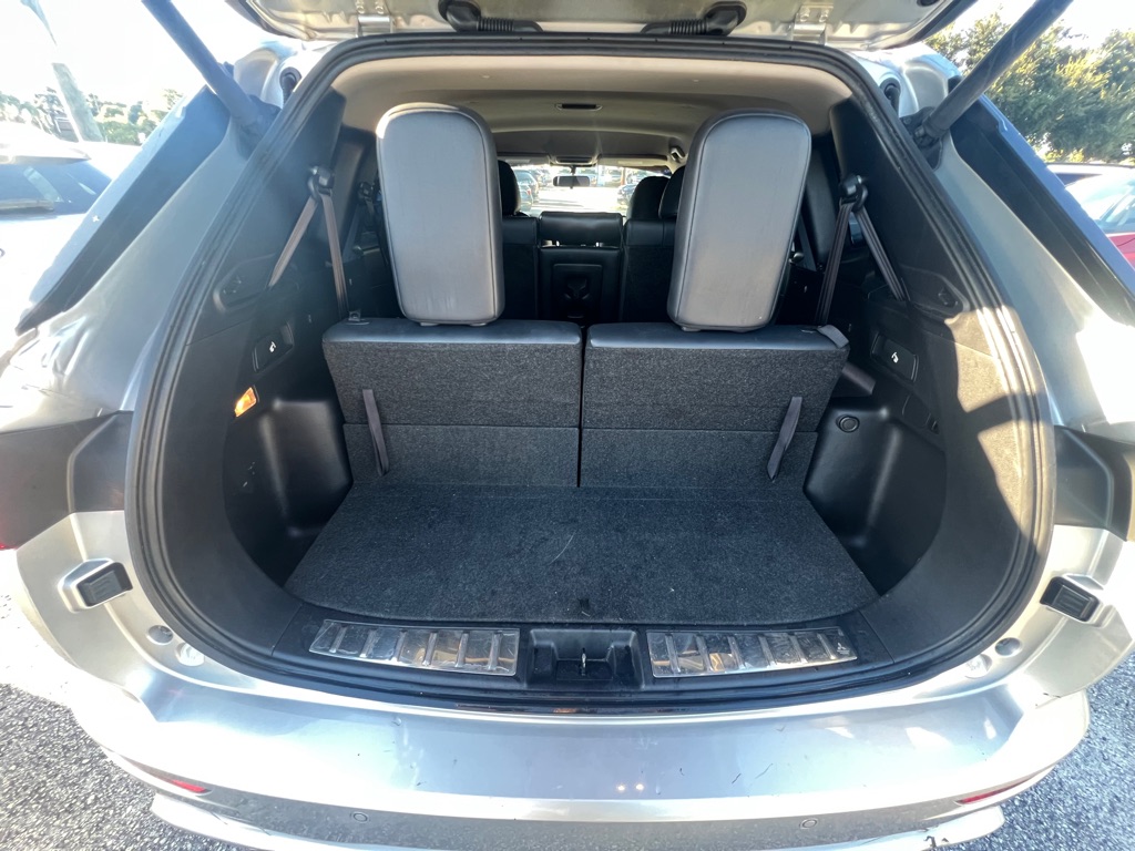 Photo 10 of this MITSUBISHI OUTLANDER
